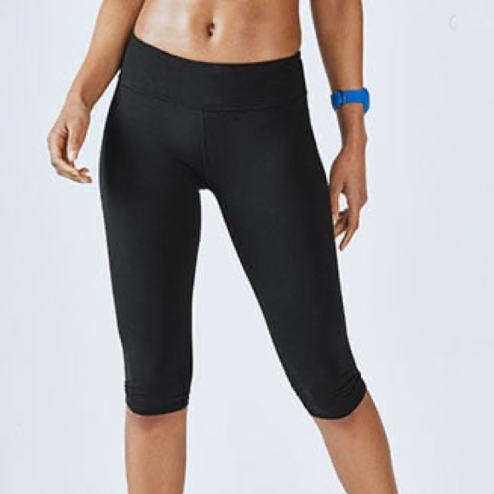 ❤️FABLETICS Define Midrise Crop legging- Small Black